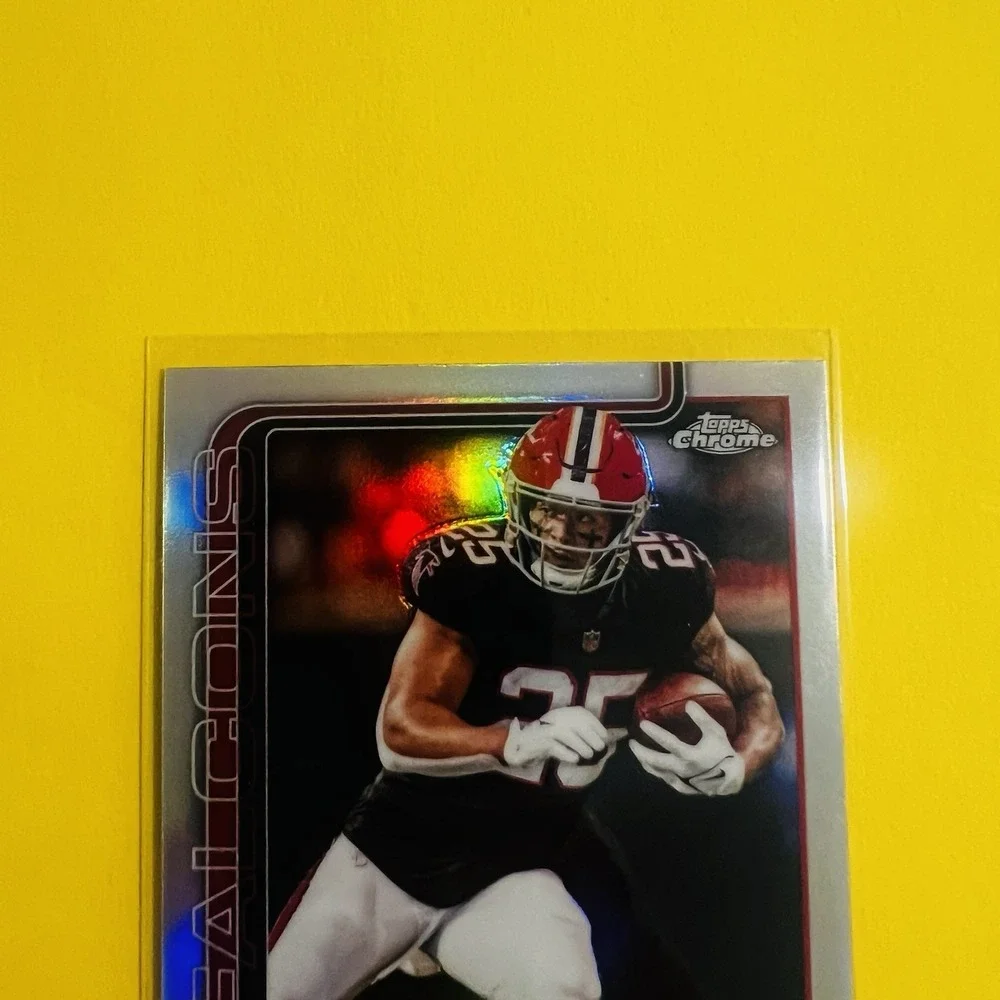 2025 Topps Chrome Football Tyler Allgeier Refractor #17‎ Atlanta Falcons NFL